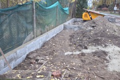 Základy nové budovy na Záboří.